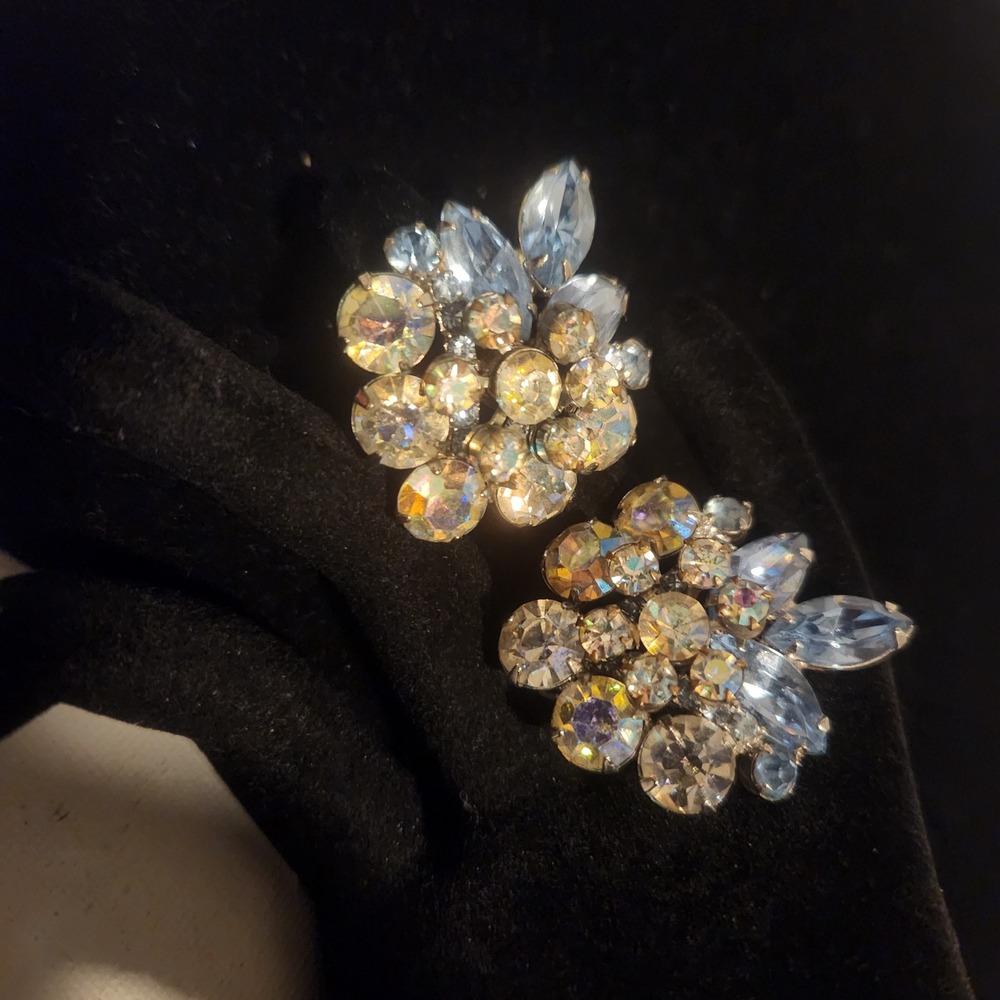 Vintage Aurora Borealis Blue Rhinestone Clip On Cluster Earrings Silver Tone - Picture 16 of 16